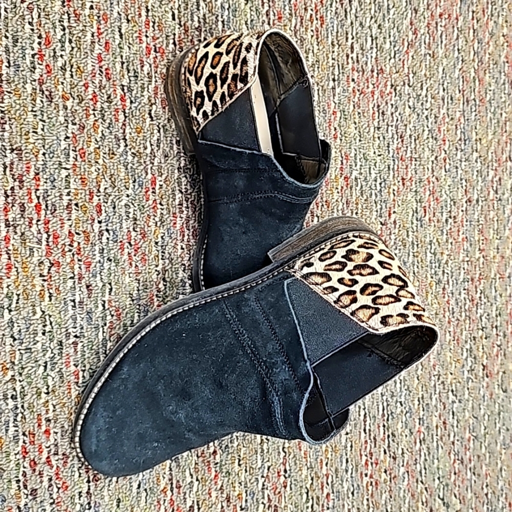 Low heel boots / ankle booties